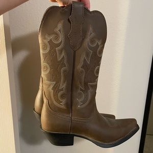 Womens size 7 Justin’s cowgirl boots